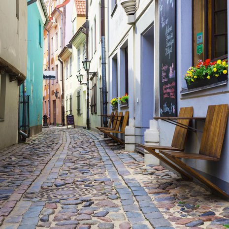 Riian keskustassa kaikki sijaitsee kohtuullisen kävelymatkan päässä. Jos jalat väsyvät, kulman takana on aina terassi, jolle istahtaa levähtämään.