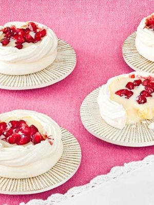 Marenkipohjat voit valmistaa vaikka viikkoja etukäteen. Ne säilyvät kuivassa paikassa huoneenlämmössä.