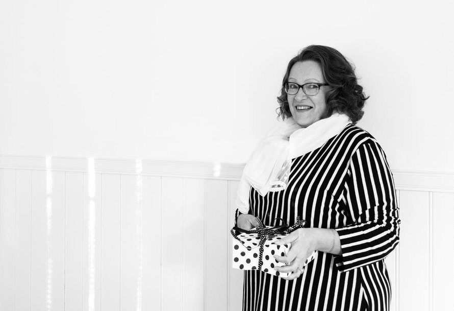 Sovellusasiantuntija Tuula Pajamäki, 58, asuu Nakkilassa. Hänellä on kolme aikuista poikaa. Tuulan mielestä kauhujen joulu olisi aattoillan vietto hotellissa vieraiden ihmisten kanssa seuraleikkejä leikkien.