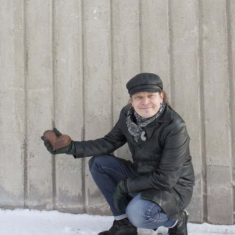 Tuomo Kinnunen on 53-vuotias psyko-, pari- ja perheterapeutti. Hänen mielestään hyvä parisuhde on sellainen, joka tuntuu molemmista hyvältä. Rajana on vain Suomen laki ja se, että arvostaa toista.