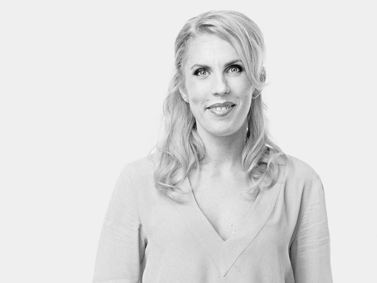 Maija llmoniemi on 35-vuotias bloggaaja ja yrittäjä, joka asuu sinkkuna Helsingissä.