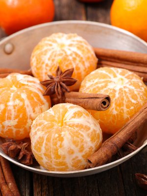 Kaneli ja klementiini synnyttävät kotiin jouluisen tuoksun.