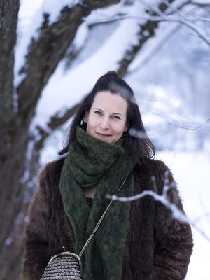 ”Mummoni sanoi, että isäni on kuin kallio ja äitini tuulispää ja että minä olen yhdistelmä heistä. Niin se varmaan on. Olen kärsimätön, mutta silti pysähdyn hetkiin”, Hannamari kertoo.