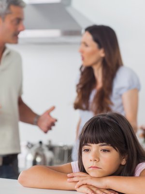 ”Jos se pelottaa, se on väkivaltaa”, määrittelee väkivaltatyön asiantuntija Salla Hyvärinen.