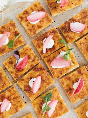 Himotuimpia tarjottavia ovat pienet suolaiset, joita voi syödä sormin.