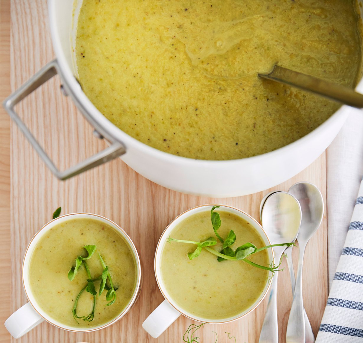 Teekupit ovat näppärät sopan tarjoiluun.
