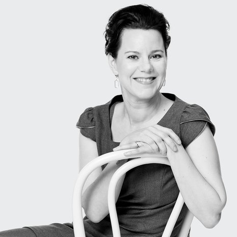 Janna Rantala on 42-vuotias lastenpsykiatri, joka nauraa aina elokuvissa väärissä kohdissa. Hän julkaisi juuri kirjan Parintaju, joka kertoo parisuhteesta lapsiperheessä.