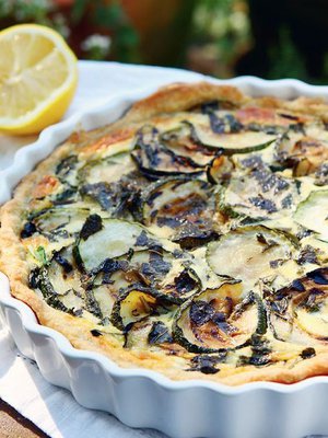 Kun pakkasessa on valmistaikina odottamassa, kasvispiirakka on melkein paistamista vaille valmis.