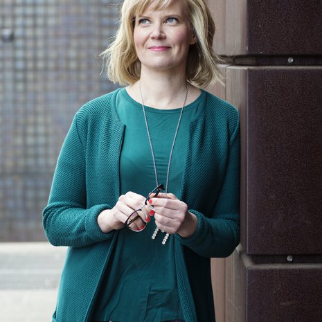 Sanna oli jo pitkään toivonut, että ammattilainen neuvoisi häntä uusien vaatevärien valinnassa. "Tuskin itse olisin osannut valita kaupasta vihreää."