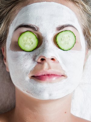 Akne on tulehdus, joten tärkeintä on rauhoittaa ihoa.