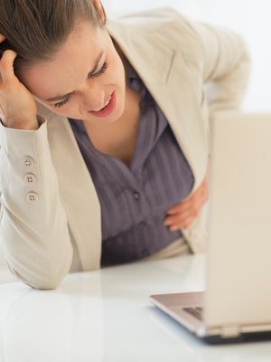 Ärtyvä suoli on melko tavallinen vaiva. Erikoislääkärin mukaan siitä kärsivät erityisesti nuoret istumatyötä tekevät naiset.