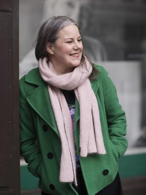 50-vuotias pari- ja perheterapeutti, lastenpsykiatri, työnohjaaja ja kirjailija asuu Helsingissä. Jannan uusin kirja, Teinin mieli – opi ymmärtämään nuorta (Gummerus) ilmestyi tammikuussa 2024.