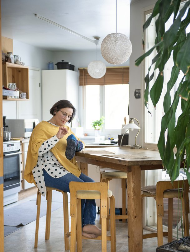 ”Sijoitettu lapsi on koko elämänsä sijoitettu lapsi. En voi irrottaa sitä itsestäni enkä tiedä, millainen olisin, jos olisin kasvanut biologisessa kodissani”, Sinikka sanoo.