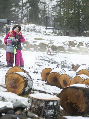 Helmikuussa 2017 Kristan ja tyttärien koti oli juuri tässä. Jäljelle jäi vain takana näkyvä punainen varastorakennus.
