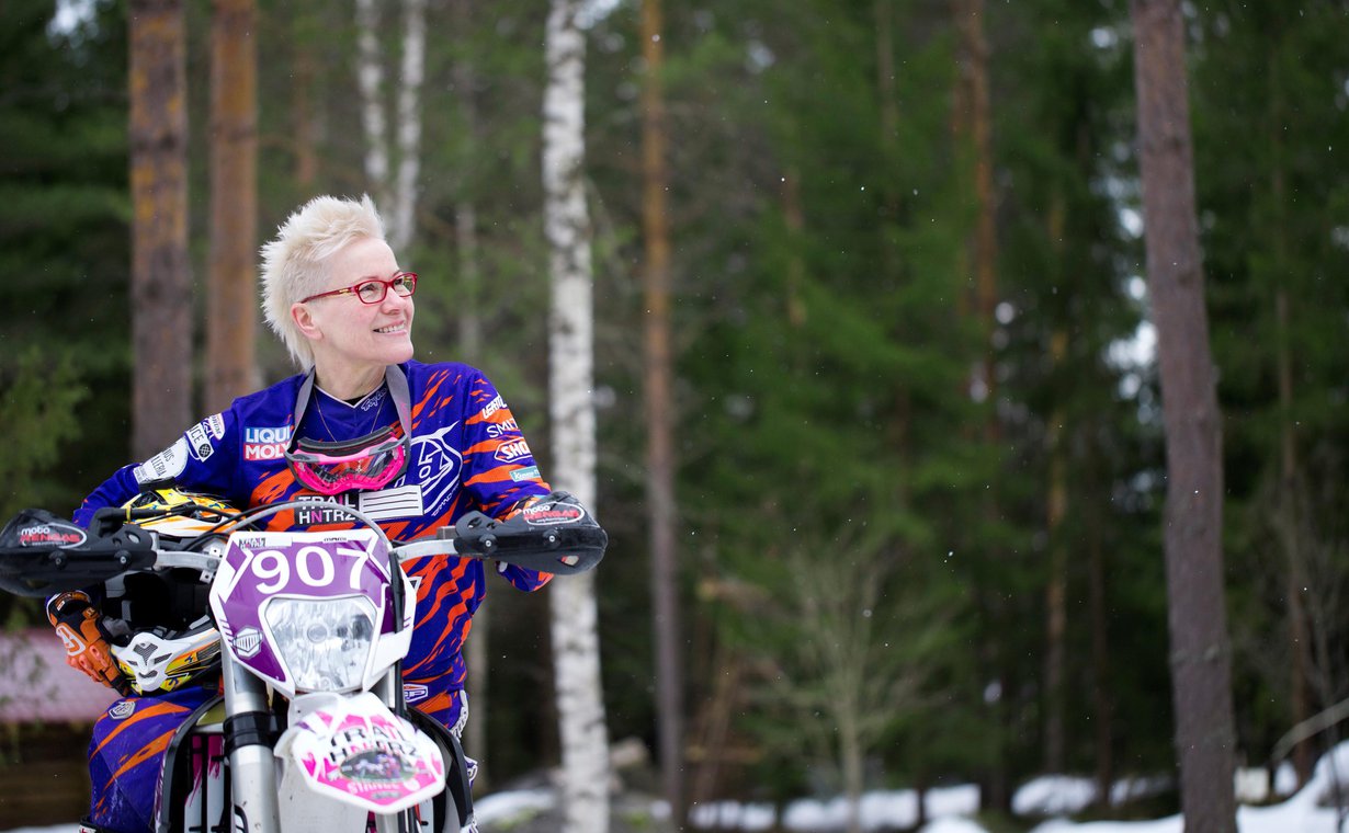 Nuorempana Maire ajatteli, että 50- vuotiaana on sopiva aika lopettaa enduroajo. ”Olin väärässä. Nyt treenaan, jotta Päijänteen ympäriajo menisi hyvin ensi vuonna, kun olen 60-vuotias.”
