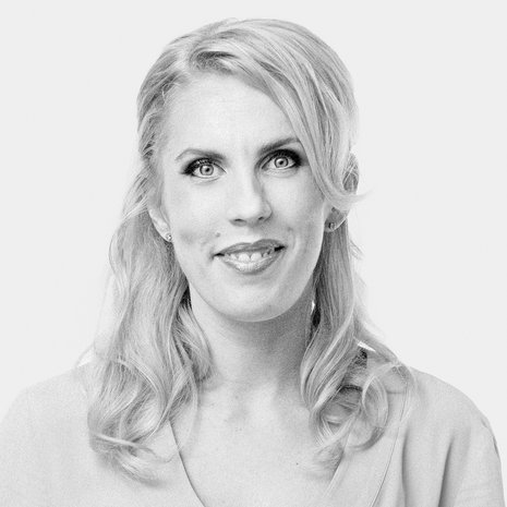 Maija llmoniemi on 35-vuotias bloggaaja ja yrittäjä, joka asuu sinkkuna Helsingissä.