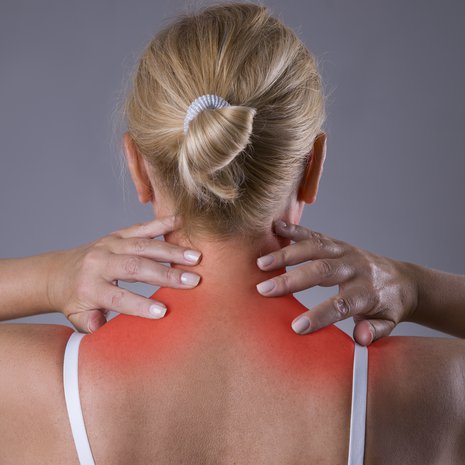 Hartioissa ja niskassa on paljon lihaksia, joiden kipupisteet voivat heijastaa kipua päähän ja jopa sormiin saakka.