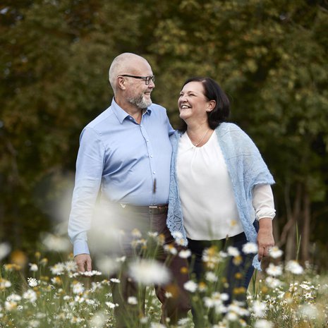 Ennen sytostaattihoitoja Sari kysyi puolileikillään Jukalta, pitääkö hän lyhythiuksisista tytöistä. ”Jukka vastasi, että kyllä. Sitten hän lisäsi pitävänsä kaikkein eniten vaikka kaljuista tytöistä.”