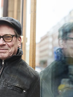 Matti Onnismaan kasvot ovat monelle tutut. ”Ihmiset tulevat juttelemaan ja kiittämään. Sehän on hirveän miellyttävää, kun kiitetään oikein asian kanssa.”