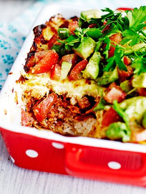  Kruunaa vuokaruoka raikkaalla tomaatti-avokadosalsalla.