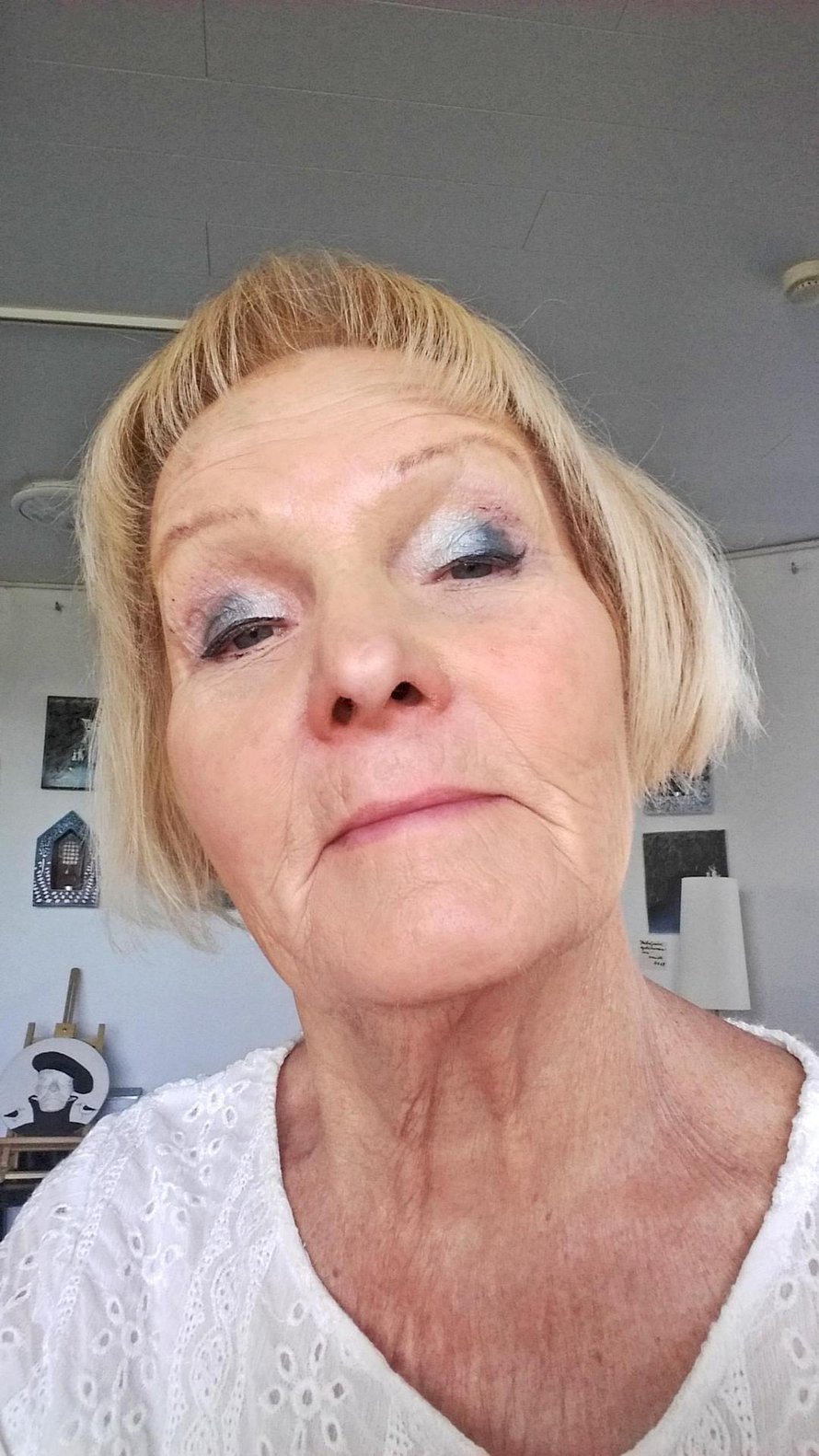 Taiteilija Heljä Liukko-Sundström kertoi Kodin Kuvalehden pyynnöstä päivästään ja otti myös selfien.