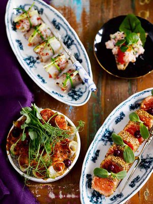 Tomaattisilakka maistuu leivän päällä.