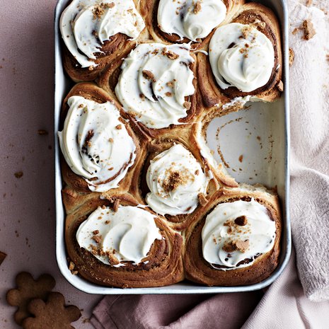 Pehmoiset puustit kätkevät sisälleen uunissa ihanasti rapeutuvaa piparitaikinaa.