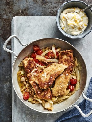 Kuhapuikot paistetaan voissa pannulla ja tarjoillaan fenkolipannun ja valkosipulimajoneesin kanssa.