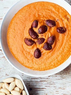 Mantelinen tomaattikeitto pitää nälän loitolla pitkään.