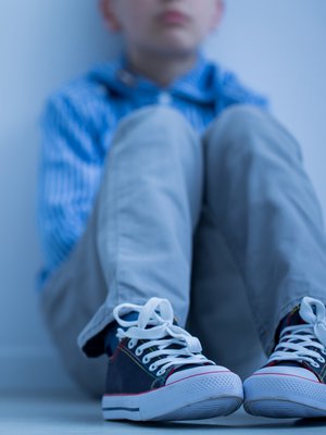 Tuuli oli huolissaan Laurista jo silloin, kun poika oli päiväkoti-ikäinen. "Vaikeimpina aikoina itkin töissä, itkin kotona, itkin sosiaaliviranomaisille, itkin ystävilleni, itkin työkavereilleni, itkin sukulaisille, itkin joka päivä."