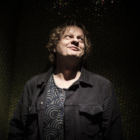 Iiro Rantalan keskustelu- ja musiikkiohjelma Kotikäynti Iiron pianohuoneessa tulee kesäkeskiviikkoisin Yle Radio 1:ssä klo 12.10. Helsingin Viapori Jazzissa 21.8. hän soittaa uuden biisin jokaiselle kalenterikuukaudelle ohjelmassa nimeltä Finnish Calendar.