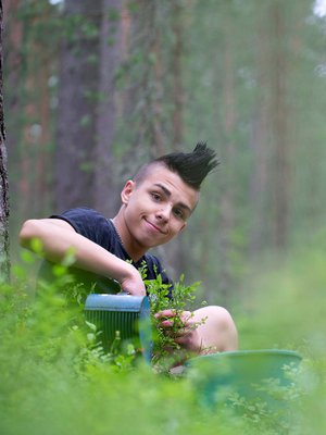 Saarijärveläinen Oscar Taipale unelmoi ostavansa mustikkarahoilla pienen tontin omaa kesäpaikkaa varten.