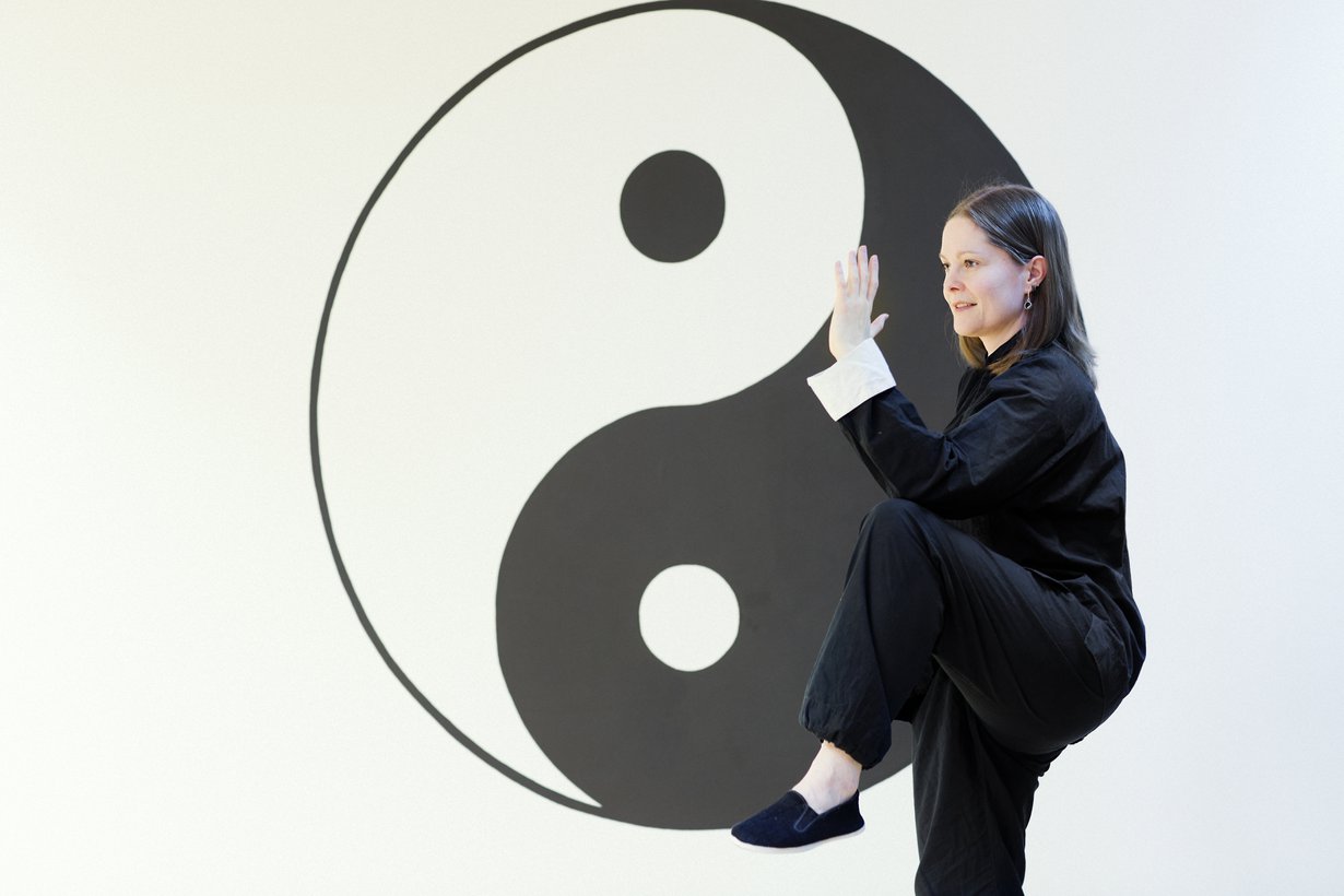 38-vuotias fysioterapeutti Kati Jelekäinen on töissä psykiatrian ja päihdepalvelujen yksikössä ja asuu Helsingissä. Hän aloitti taijin seitsemän vuotta sitten ja käy tunneilla kerran tai pari viikossa. Kotona hän harjoittelee lajia joka päivä.