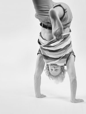 Liikuntafysiologi Arto Pesola, 29, mainostaa luomuliikuntaa niin tarmokkaasti, että työkaverit Jyväskylän yliopistossa huomauttavat heti, jos näkevät hänen istuvan.