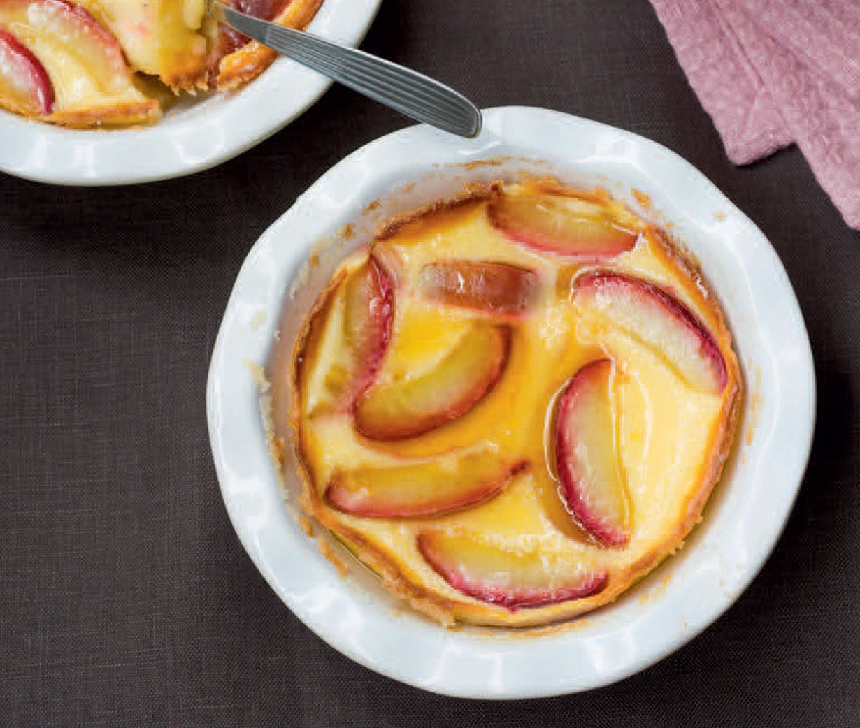 Clafoutis on ranskalainen hedelmä- tai marjapaistos.