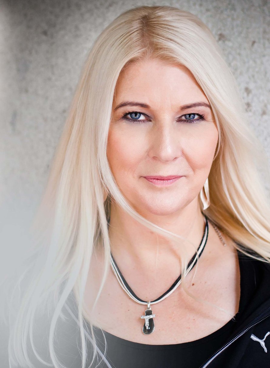 Helena Åhmanin dekkari Vallan varjo ilmestyi syyskuussa.