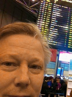 Jyrki Sukula on kokki, yrittäjä ja viininviljelijä, joka asuu Serralungan kylässä Italian Piemontessa. Sukulan perheeseen kuuluvat vaimo ja kaksi tytärtä. 