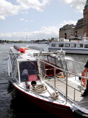 Tukholmaan voi tutustua myös veneillen.