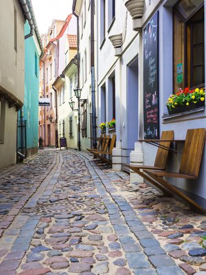 Riian keskustassa kaikki sijaitsee kohtuullisen kävelymatkan päässä. Jos jalat väsyvät, kulman takana on aina terassi, jolle istahtaa levähtämään.