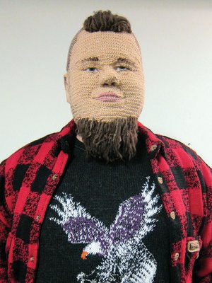 Liisa Hietasen veli oli tyytyväinen virkattuun itseensä.