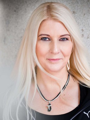 Helena Åhmanin dekkari Vallan varjo ilmestyi syyskuussa.