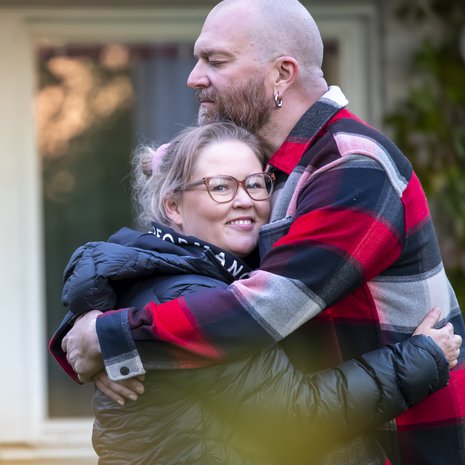Nils ja Elina nauravat toistensa hölmöille jutuille ja tykkäävät arjesta, jossa ei tehdä mitään erityistä. ”Joka päivä kerron sinulle, miten tärkeä minulle olet”, Elina sanoo.