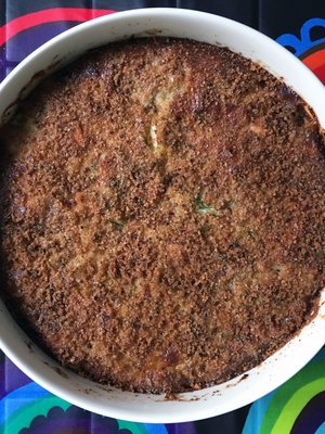 Ruiskorppujauhoista ja voinokareista laatikon pinta saa rapean kuorrutuksen.