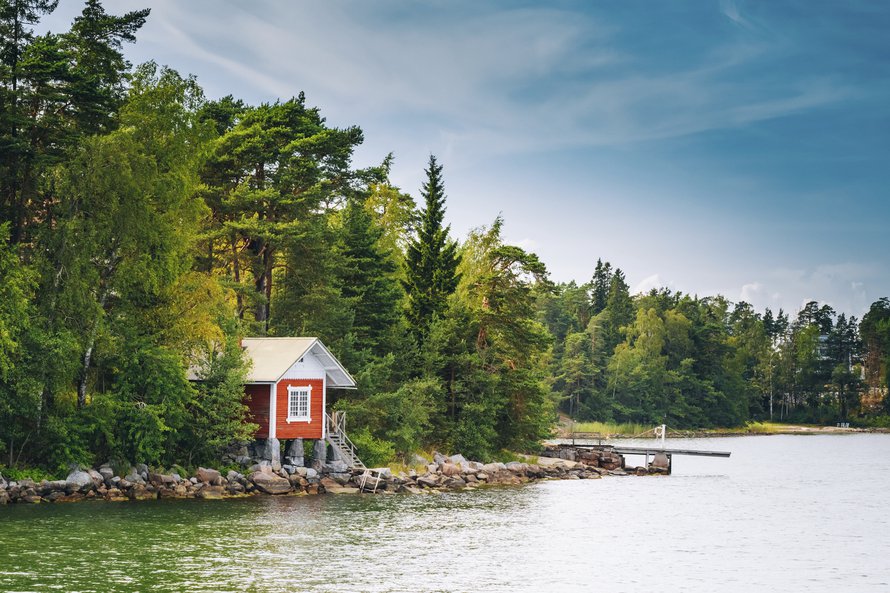 Kun mökki jää viettämään talvea ilman asukkaita, siellä voi hyvinkin vierailla hiiriä tai myyriä. Kaikki ruoka ja jopa saippuat kannattaa sulkea laatikoihin, joihin ne eivät pääse.