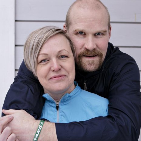 Sami Helenius pyörittää Stina-vaimonsa kanssa seitsenhenkistä uusperhettä.
