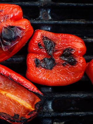 Savupaprikoista surautettu kastike toimii useimpien grilliherkkujen kanssa.