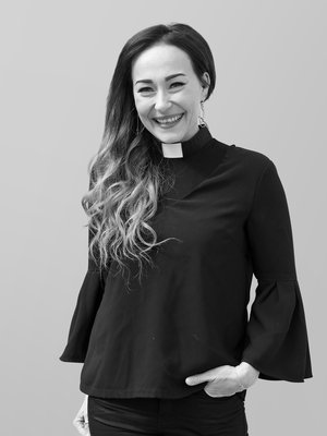 Salla Autere haluaa kirkon näkyvän kaduilla ja baareissa. ”Jos emme hyväksy erilaisuutta, kirkko saa laittaa lapun luukulle.”