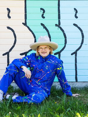 Taiteilija Teemu Keisteri maalaa humoristisia Ukkeli-kuvia ja tekee dj-keikkaa nimellä Windows95man. Silloin kun ei ole töissä, Teemu elelee rauhallista perhe-elämää Espoossa. Se tuntuu nyt hyvältä monien levottomien vuosien jälkeen.