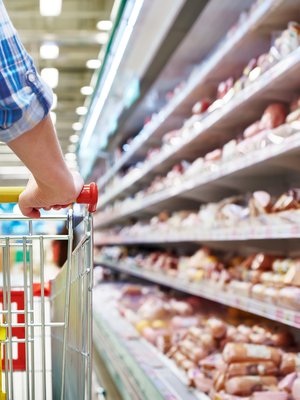 Herkästi pilaantuvat tuotteet on viisasta lastata kärryyn viimeisenä, vinkkaa kotitalousasiantuntija.