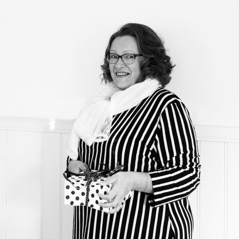 Sovellusasiantuntija Tuula Pajamäki, 58, asuu Nakkilassa. Hänellä on kolme aikuista poikaa. Tuulan mielestä kauhujen joulu olisi aattoillan vietto hotellissa vieraiden ihmisten kanssa seuraleikkejä leikkien.